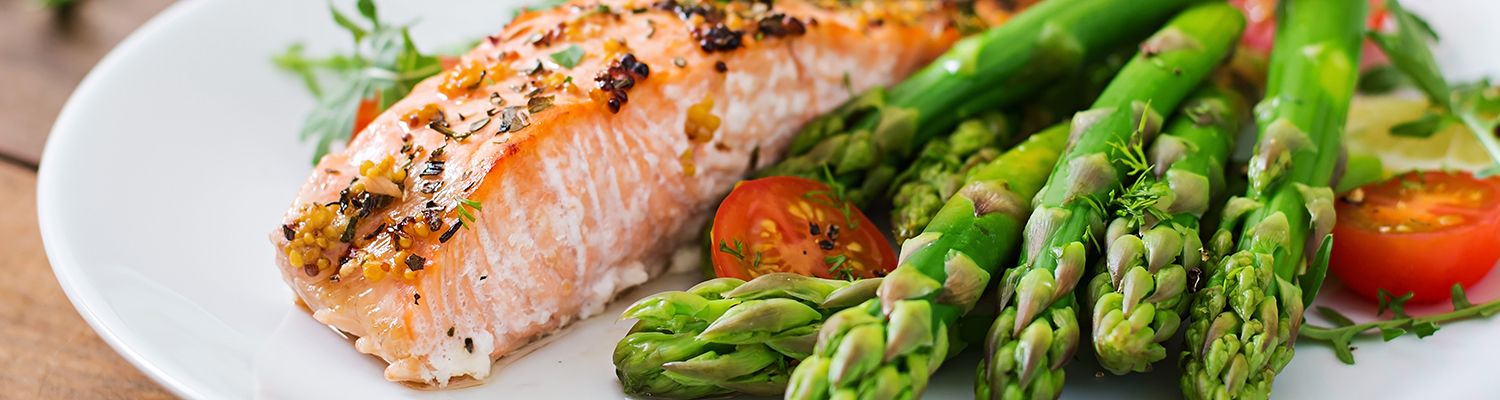 Salmon with Asparagus and tomatoes